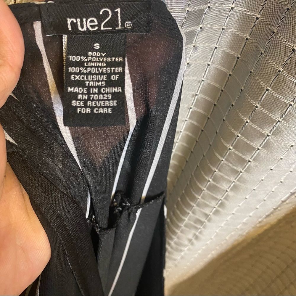 Rue 21 Flowy Romper Black with White Stripes Size Small - Picture 5 of 6